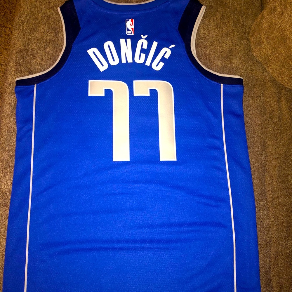 Nike Dallas Mavericks Luka Doncic Swingman Jersey